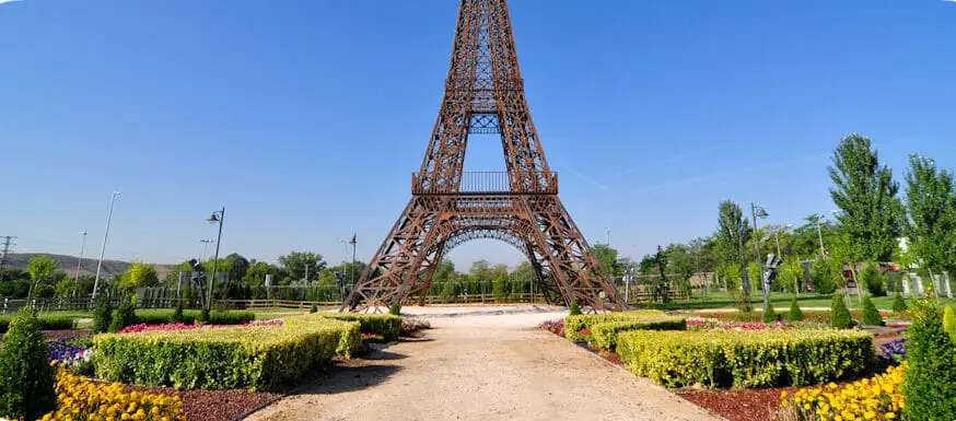 torre eiffel en parque europa