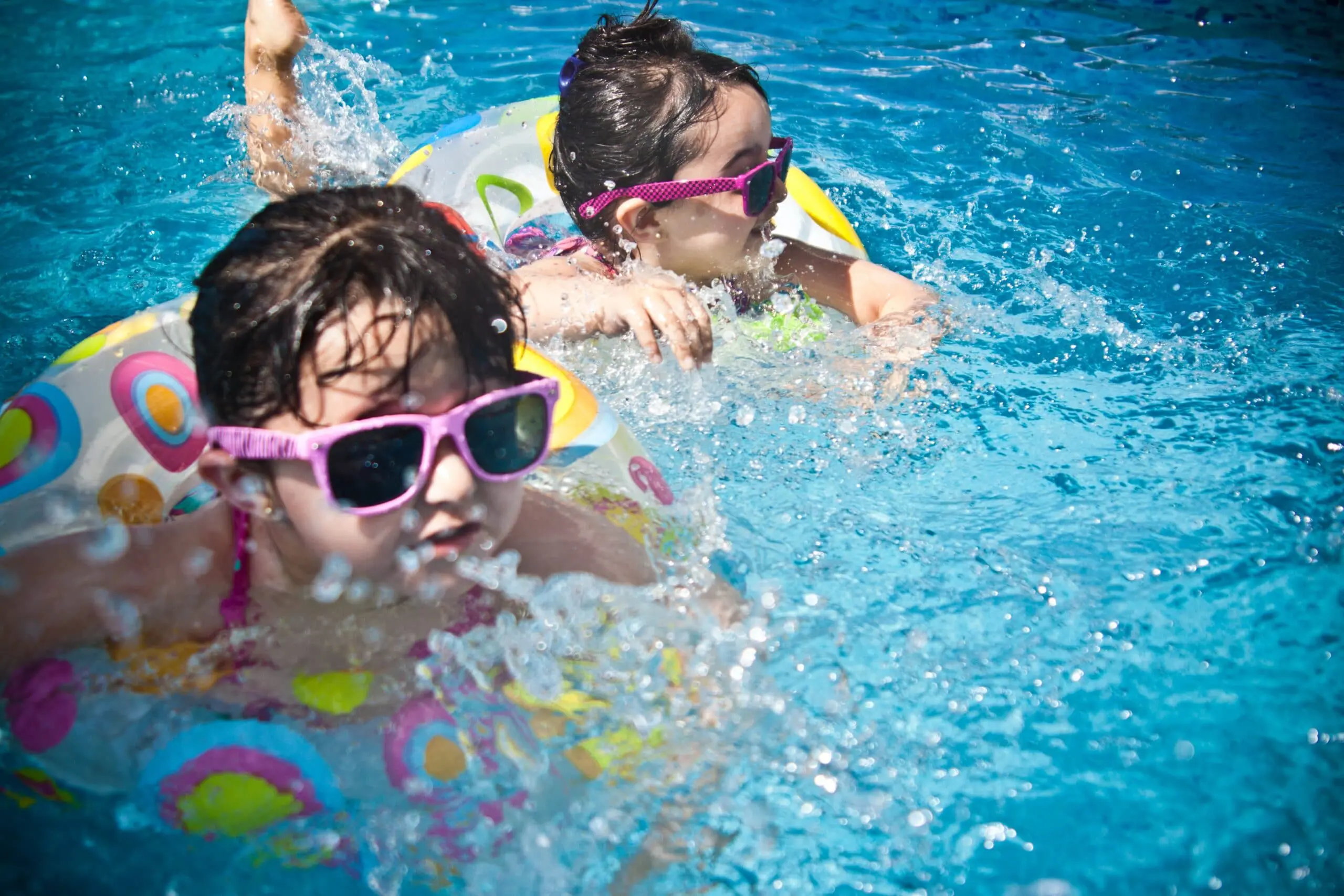 seguridad adicional en los planes de piscina con niños